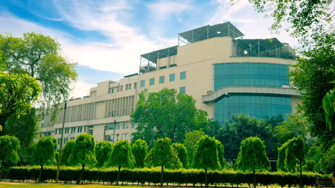 Serviced Apartment near by BLK hospital Delhi India